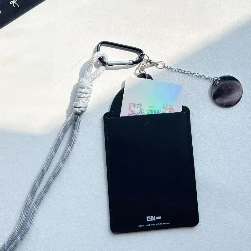 アニメ ENHYPENS マーチグッズ PUレザーカードホル - Card Sleeves Protector のレビューと価格